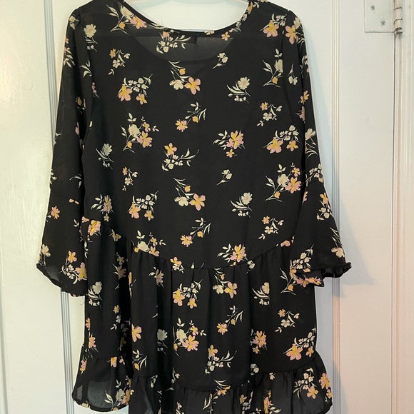 Floral ruffle Altar’d State Blouse - Picture 6 of 7